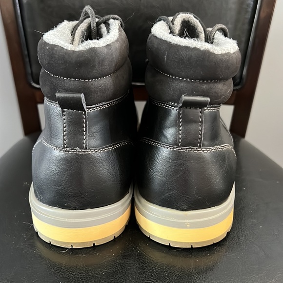 Boots - Picture 3 of 6